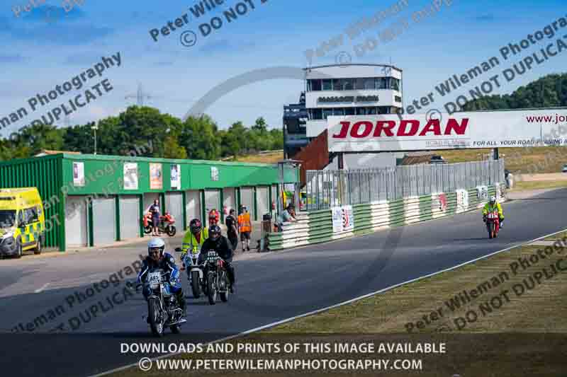 Vintage motorcycle club;eventdigitalimages;mallory park;mallory park trackday photographs;no limits trackdays;peter wileman photography;trackday digital images;trackday photos;vmcc festival 1000 bikes photographs